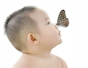 Em bé có dáng mũi thấp tẹt khiến nhiều ba mẹ băn khoăn và lo lắng  