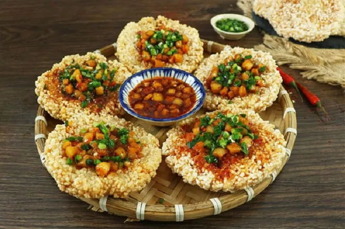Cơm cháy được làm từ gạo, cung cấp lượng tinh bột dồi dào, giúp cơ thể bổ sung năng lượng.