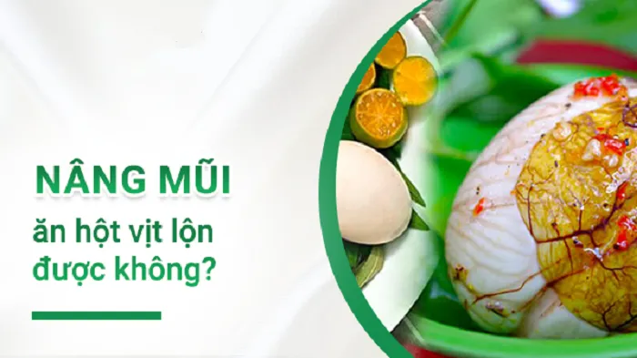 Hột vịt lộn là một món ăn đường phố phổ biến và đặc trưng của Việt Nam.