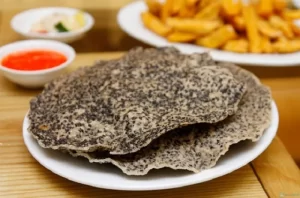 Bánh đa còn gọi là bánh tráng, là một món ăn rất được yêu thích tại Việt Nam