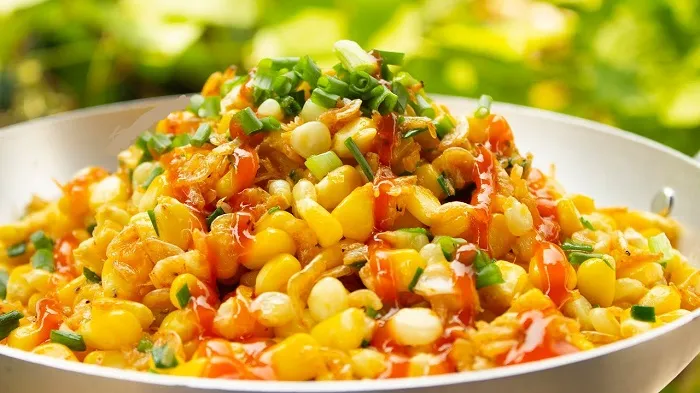 Bắp xào là một món ăn vặt ngon và rất được ưa chuộng tại Việt nam.