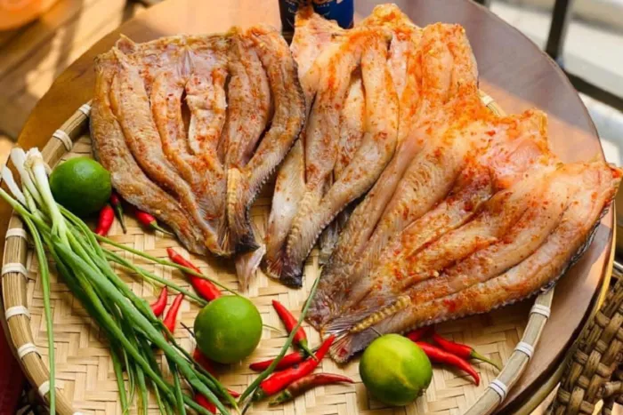 Cá khô là một món ăn khoái khẩu của nhiều người vì hương vị thơm ngon và cách chế biến tiện lợi.