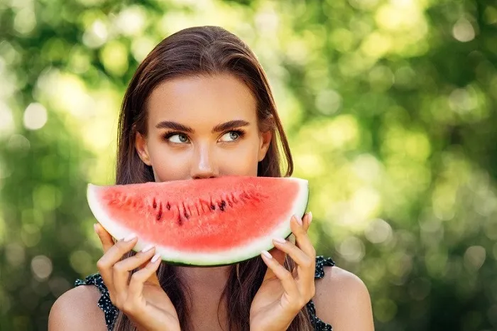 Dưa hấu là loại quả quen thuộc và được yêu thích bởi vị ngọt mát và giúp giải nhiệt cơ thể.