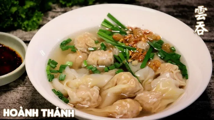 Hoành thánh là một món ăn vô cùng hấp dẫn và đa dạng trong ẩm thực Á Đông.