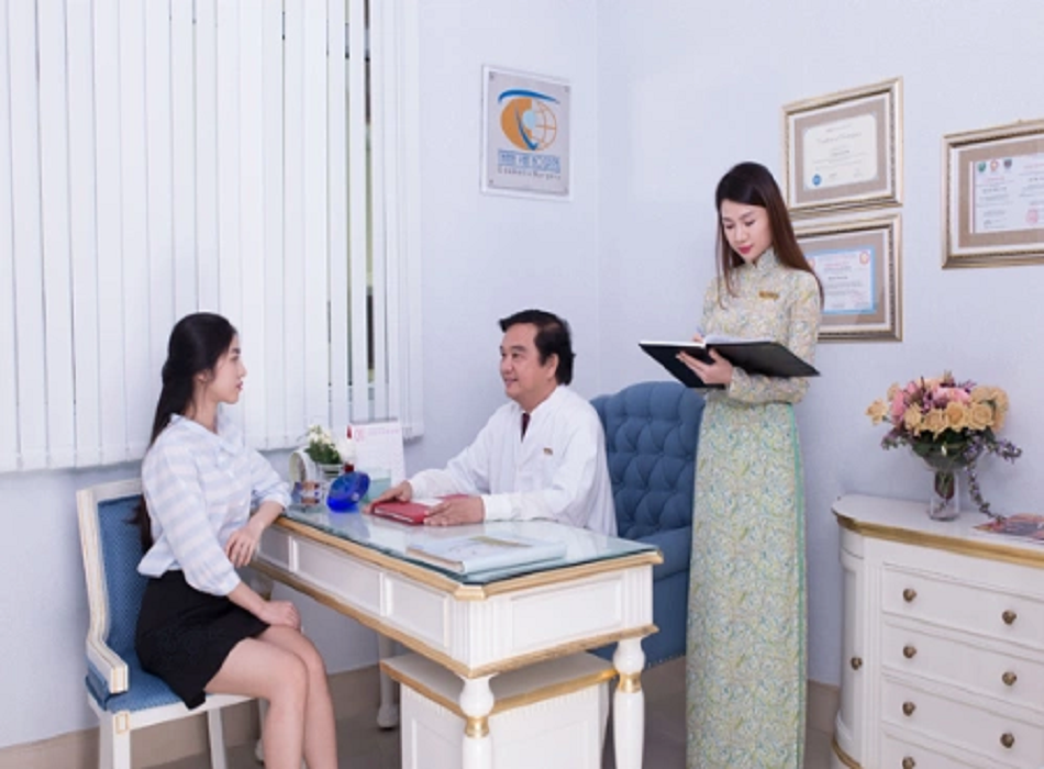 Bác sĩ sẽ trực tiếp tư vấn cho khách hàng dáng mũi phù hợp nhất