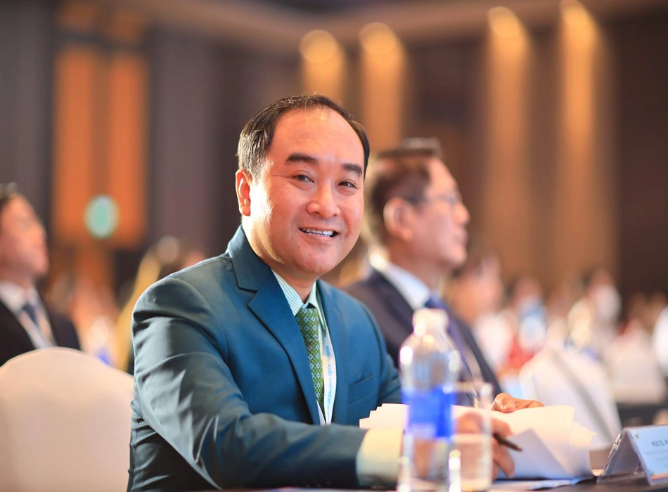 PGS.TS.BS. Phạm Hiếu Liêm là một trong những chuyên gia hàng đầu trong nâng mũi sụn sườn tại Việt Nam