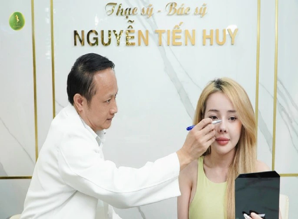 Khách hàng sẽ được bác sĩ tư vấn trực tiếp trước và sau khi nâng mũi