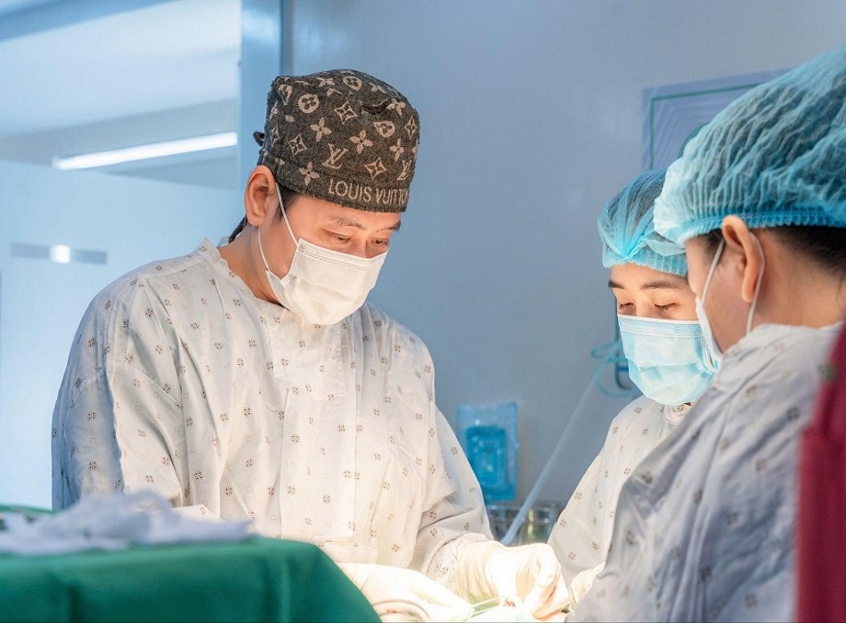 Kinh nghiệm nâng mũi lâu năm, kỹ thuật chuyên nghiệp