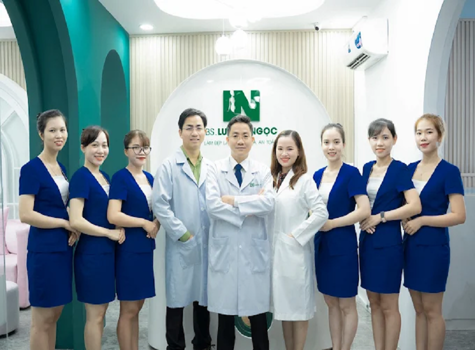Bác sĩ Lương Ngọc hiện sở hữu đầy đủ chứng chỉ hành nghề khám chữa bệnh chuyên khoa Phẫu thuật tạo hình – Thẩm mỹ do Bộ Y tế cấp