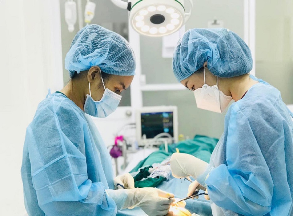 Thế mạnh của bác sĩ là chuyên sâu về nâng mũi sụn sườn